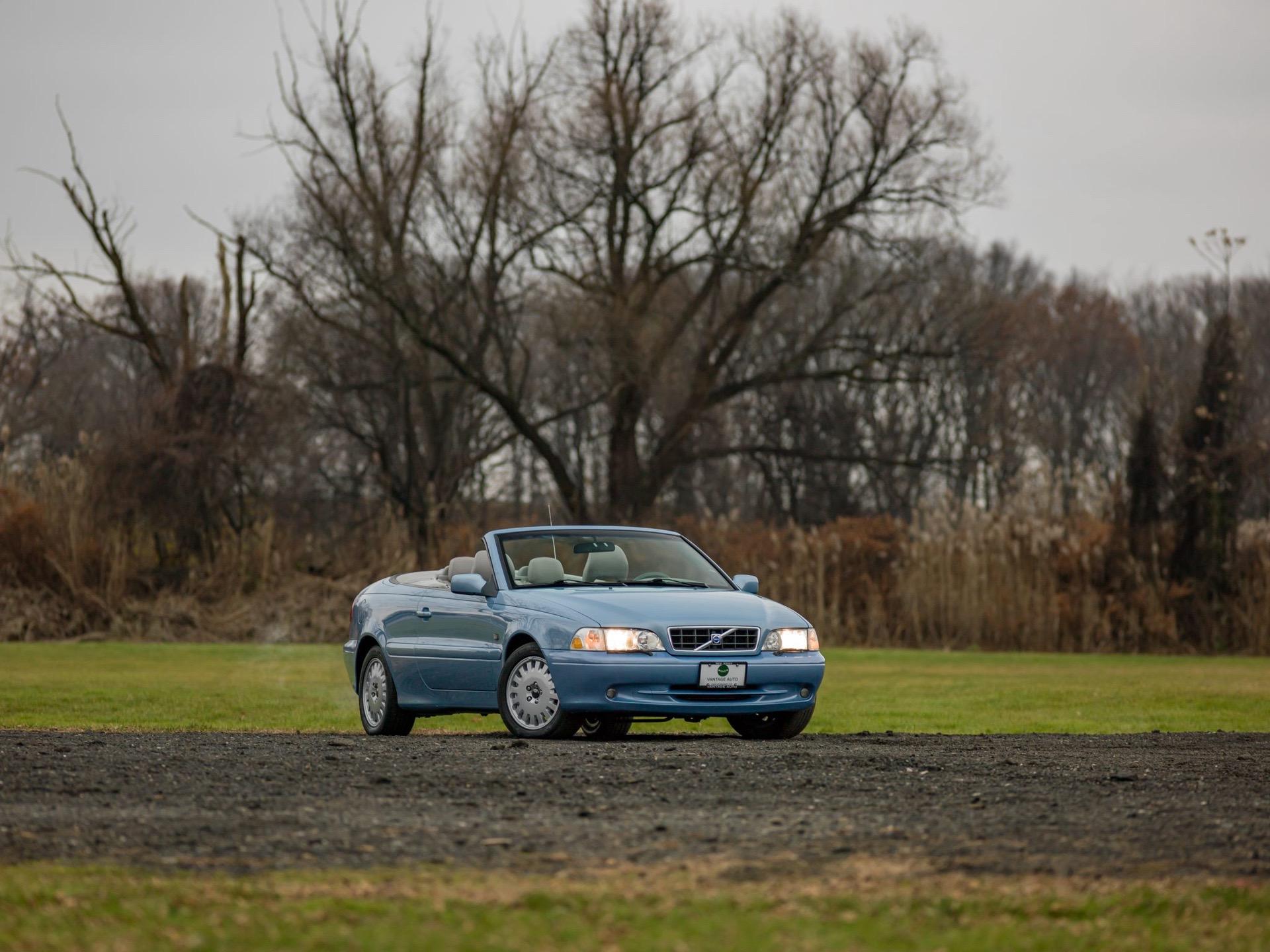 2004年 富豪 Volvo C70敞篷。