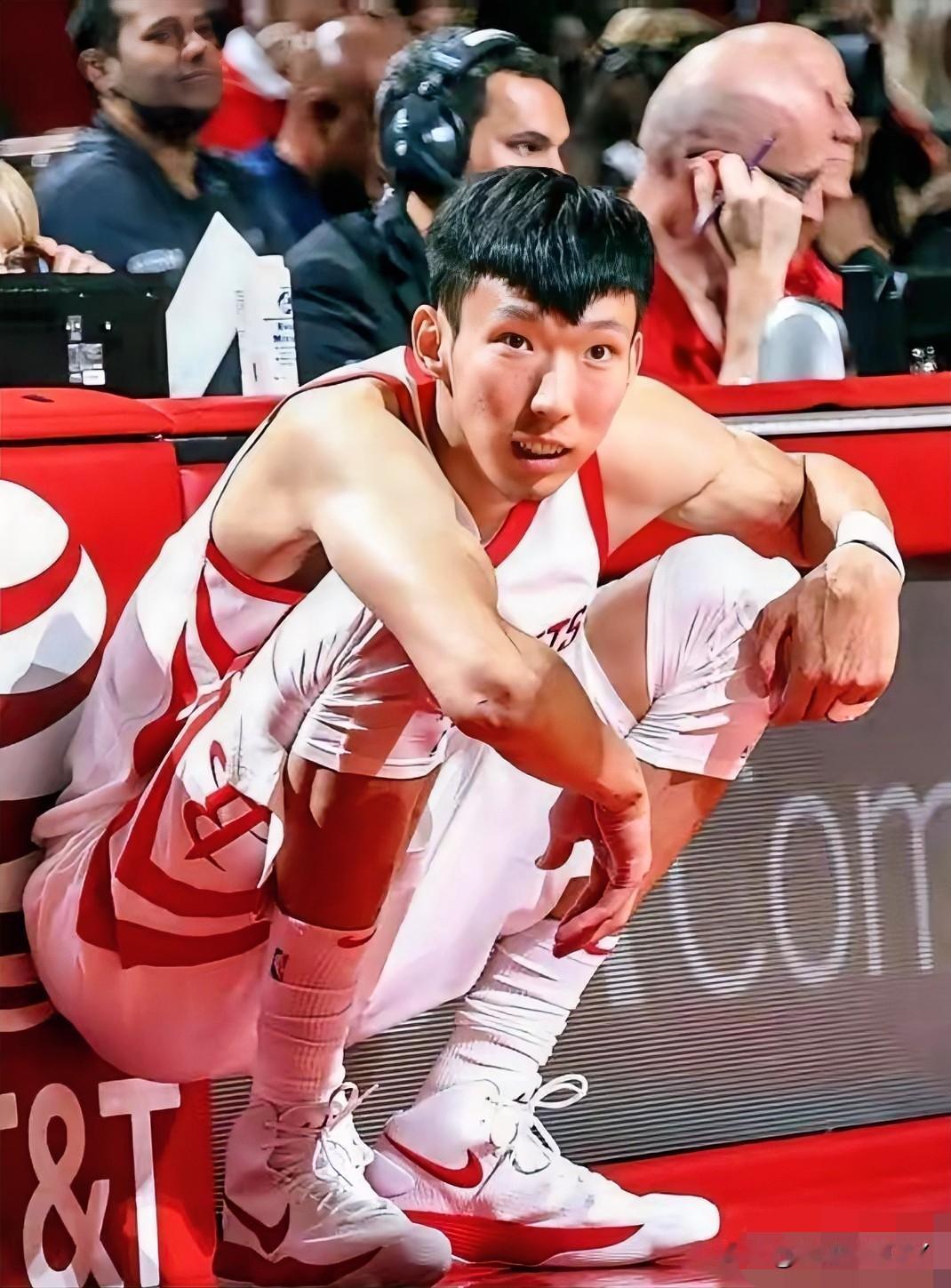 笑死了！
这下全网都知道了，
周琦给全明星暂列西部第9的
杜兰特拉票了！

北京