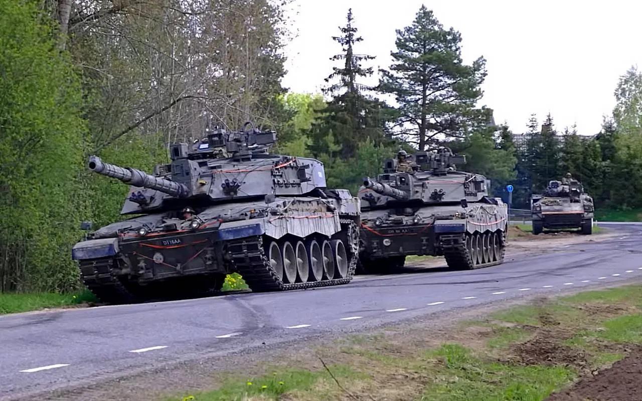 华尔街日报报道称，乌克兰军队正试图在解放领土之前削弱俄罗斯的防御，接受较慢的推进