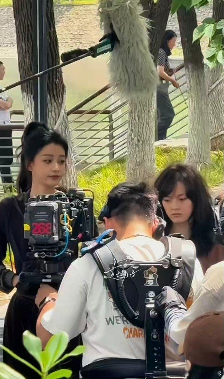 谁给孙怡搞的雷霆造型孙怡眼线 孙怡挑战雷霆风，全靠这一条大黑眼线撑气场 