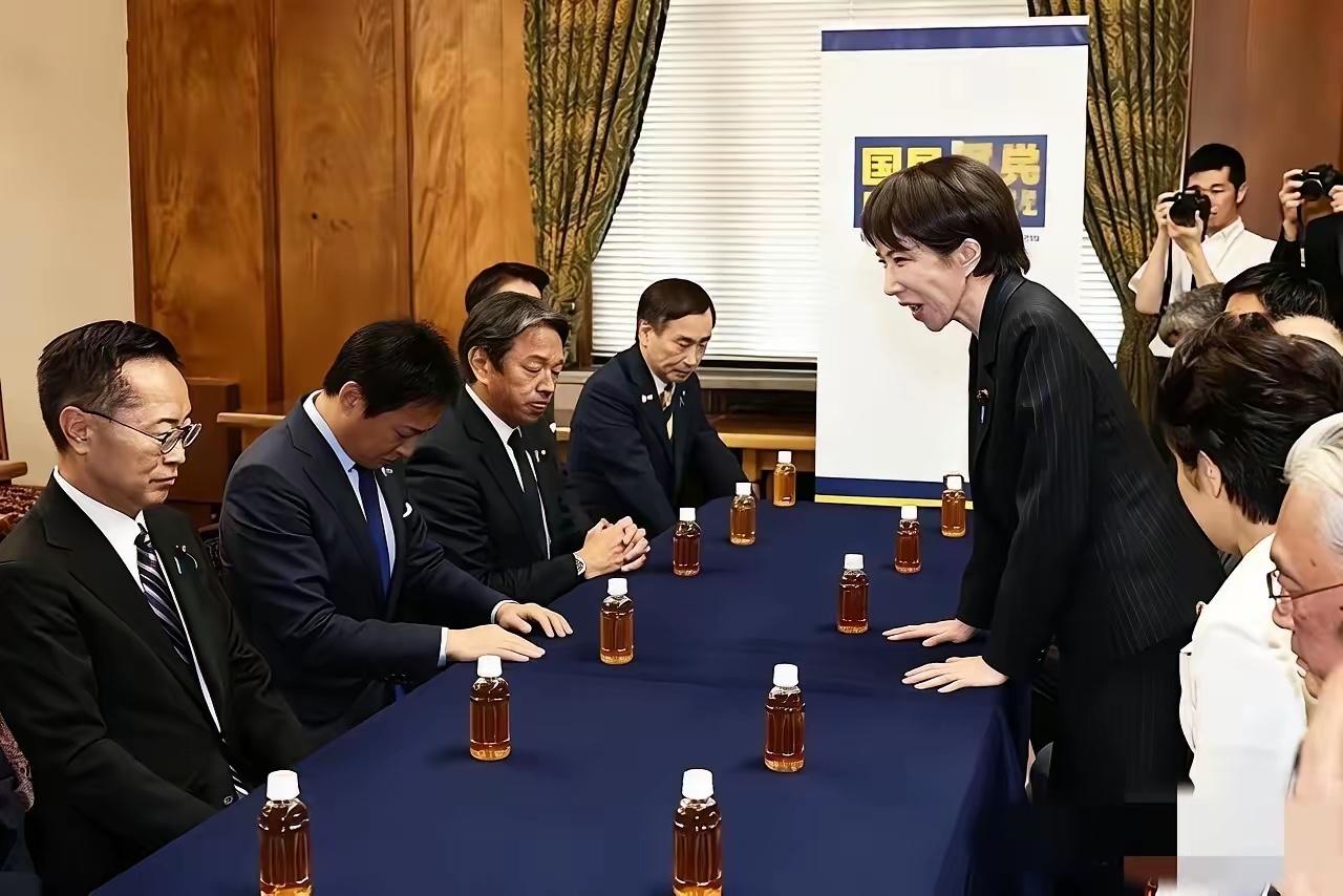 这一次，终于戳中日本命根子了

之前打了这么多牌，稀土、甚至经济反制，人家根本不