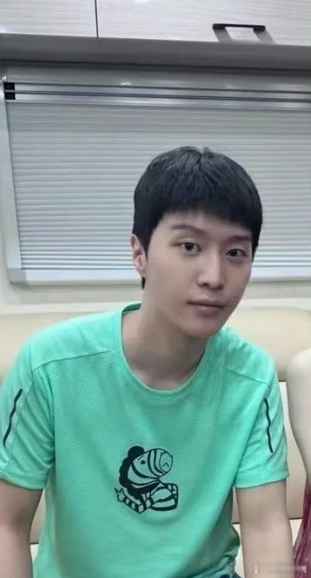 这还是我认识的范丞丞吗？怎么感觉变老实了？ ​​​