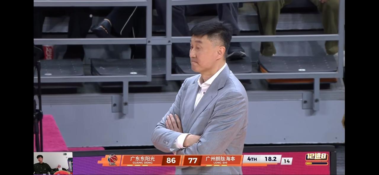 广东队今晚的表现配得上“兄弟齐心，其利断金”这句口号，因为关键时刻总有人站出来承