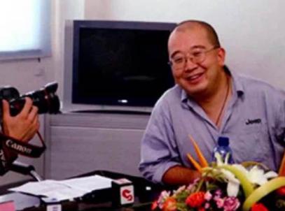 "唐老鸭" 飞走了。
 
8 月 23 日，战地记者唐师曾在北京走完了 65 年