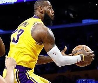 北京时间3月23日10：30，NBA常规赛湖人队主场迎战76人队！


湖人上一