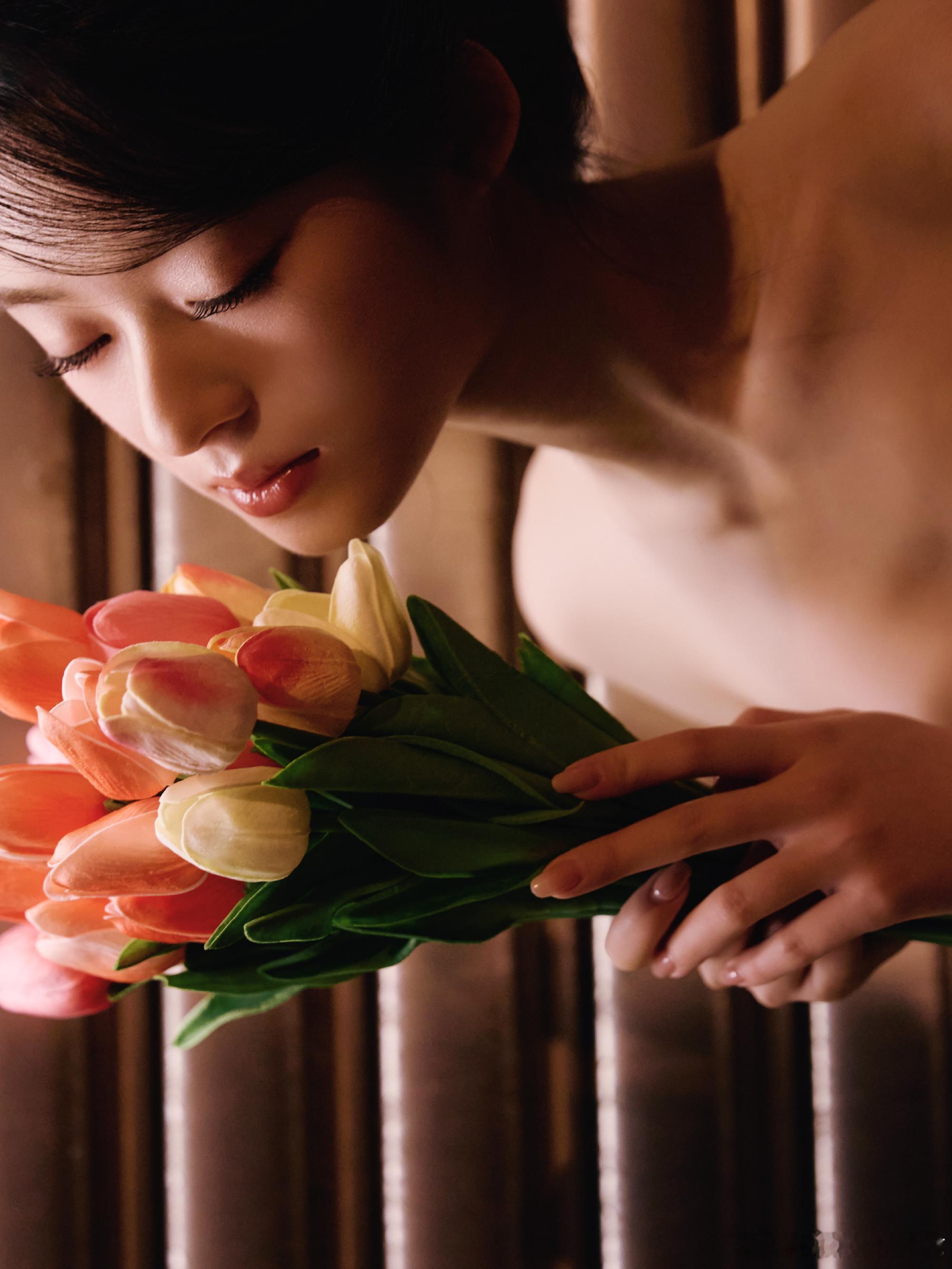 香港国际影视展黄杨钿甜出发图，今天冰湖重生应该会发新预告吧 