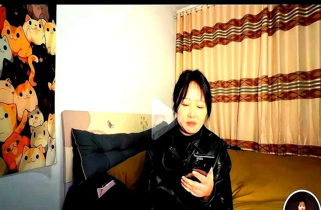 疯狂小静静和阿成预告分道扬镳一个月了，既没离婚声明，也没更内容——静静日更停在3