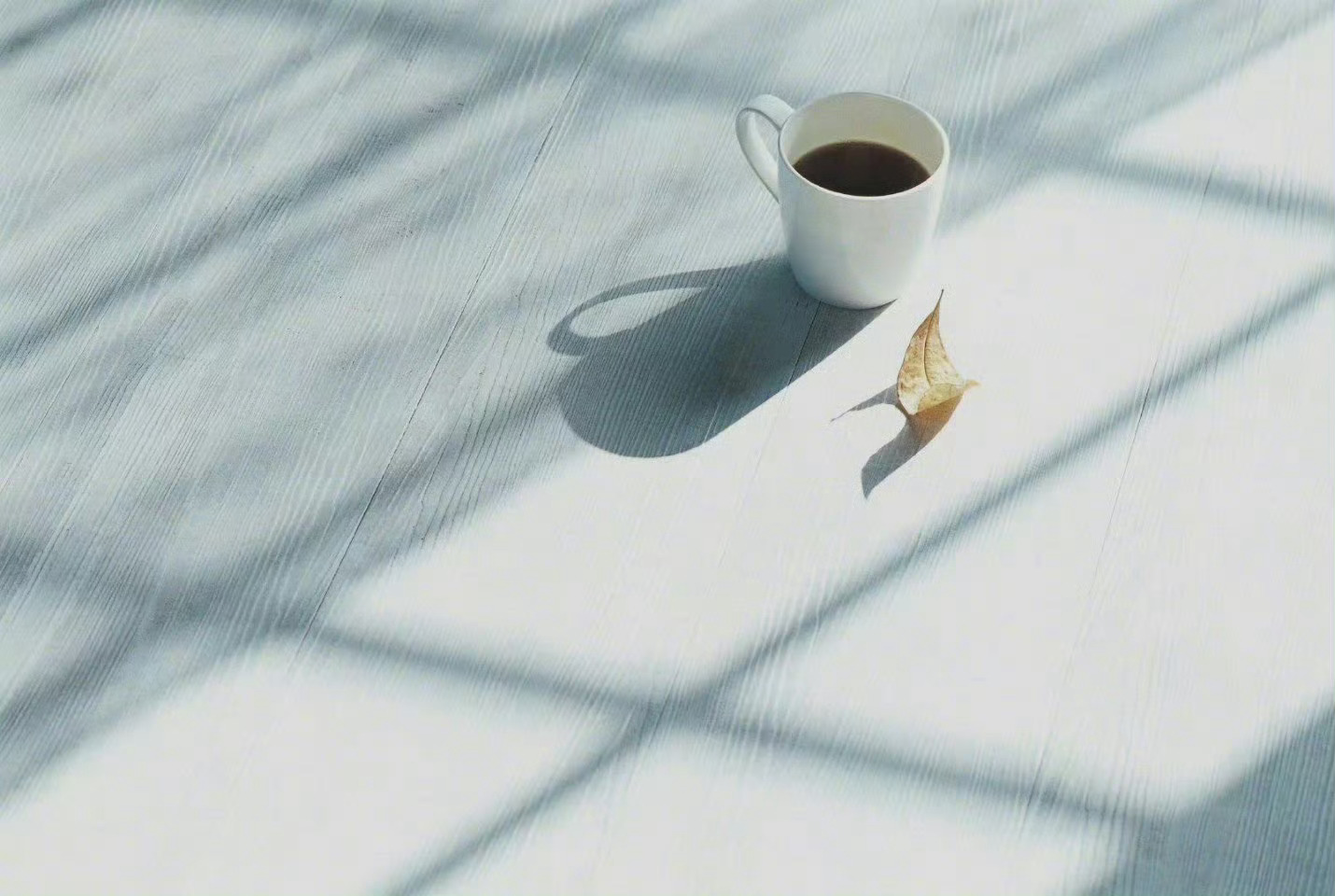 好像是经历越复杂、越丰富的人，越是可以变成简单纯粹的人。人至纯粹，似乎才可以理解