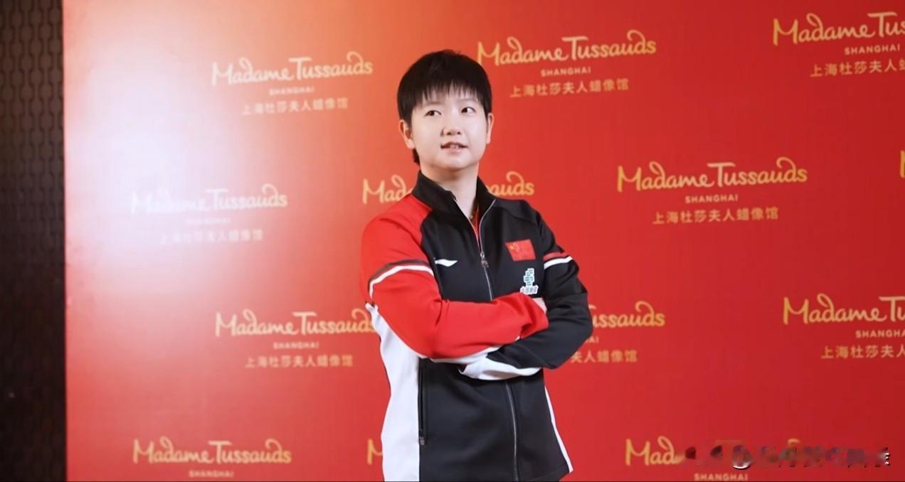 上海杜莎夫人蜡像馆正式官宣和莎莎的合作！
并且路透了莎莎在签约和拍摄时的一些花絮