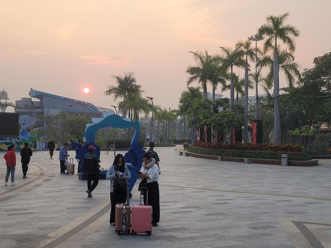 西双版纳三级轻度雾霾的风景，竟比北京一级优不差，为啥？昨天从北京飞到西双版纳产生