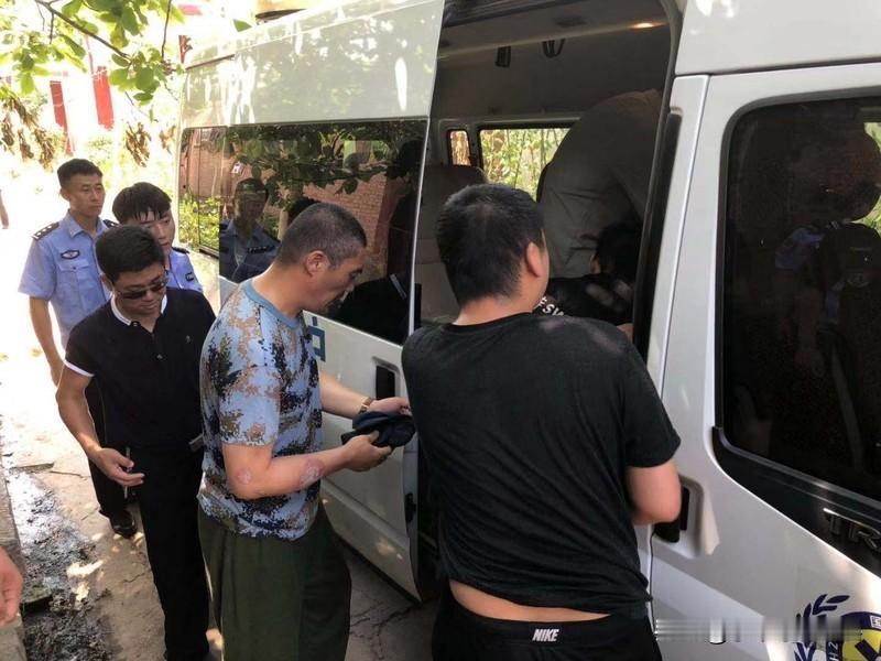 重磅消息！中菲再度携手立功，一名红通要犯在两国执法协作下成功被遣返。这背后究竟有