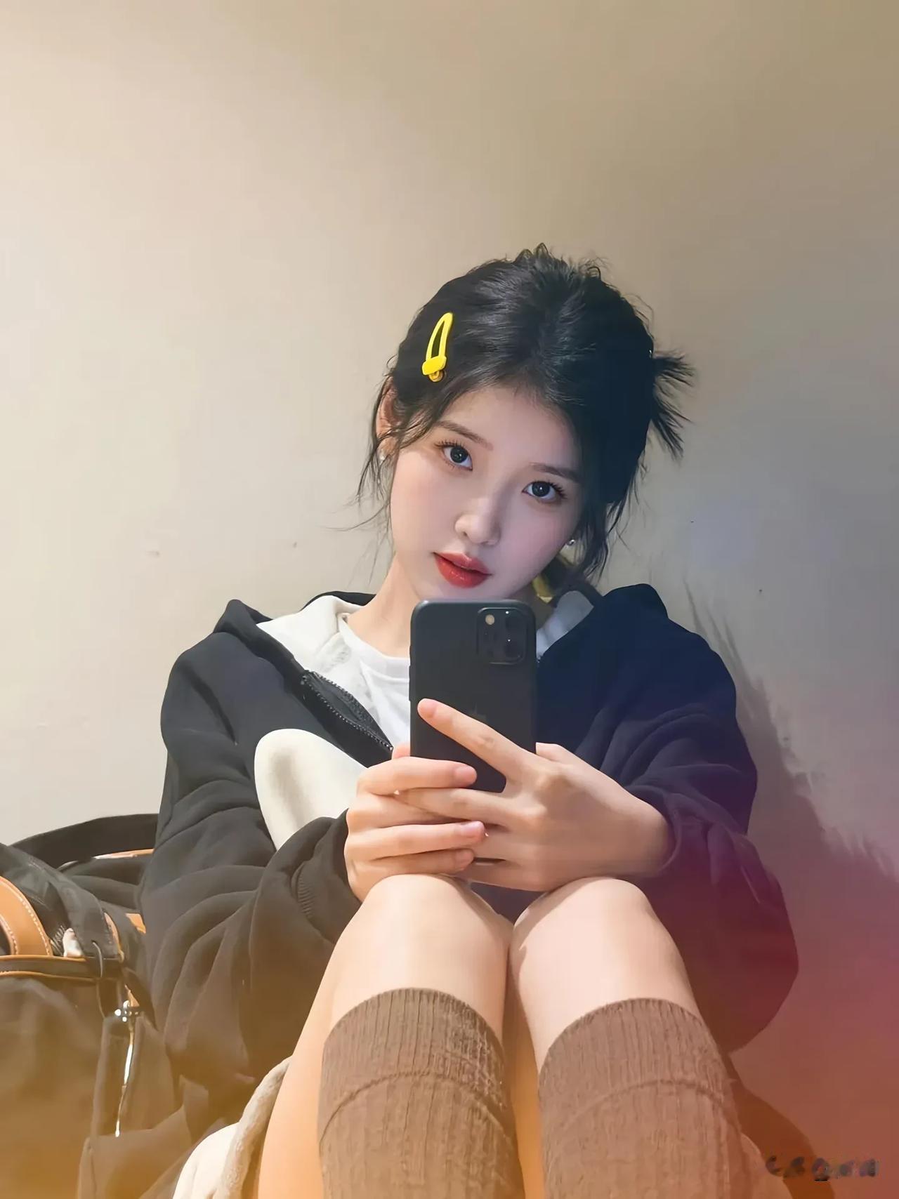 回忆就像一本乱码的书
你会时不时拼凑出一句话
然后后知后觉
散落回忆的碎片 多年