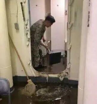 威慑伊朗的美军福特号航母遭遇严重故障，全舰约650个马桶频繁瘫痪，4600余名水