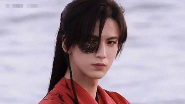 你知道吗？央视新闻点名夸赞张凌赫在《逐玉》中的雉鸡翎造型了！这个爆火全网的造型，