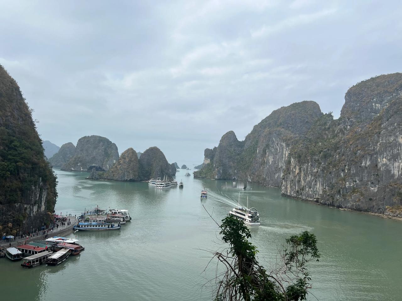越南印象（6）：世界旅游目的地，水上桂林，独特的水上喀斯特地貌，越南下龙湾。