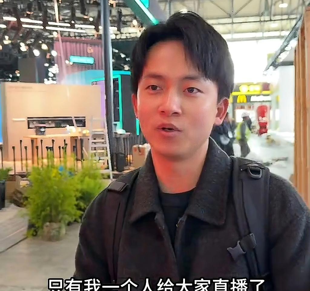 6小时起步。
每天。
镜头一开，笑得跟打了鸡血一样。
你以为她们是天生精力