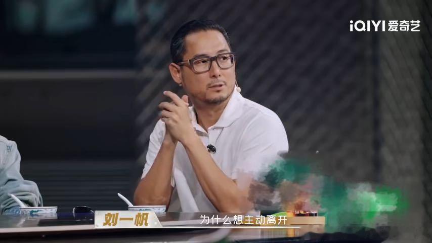 刘一帆不悦碳火女王主动淘汰天才厨人 导师打破冷静状态流露情绪，是否更能体现竞技赛