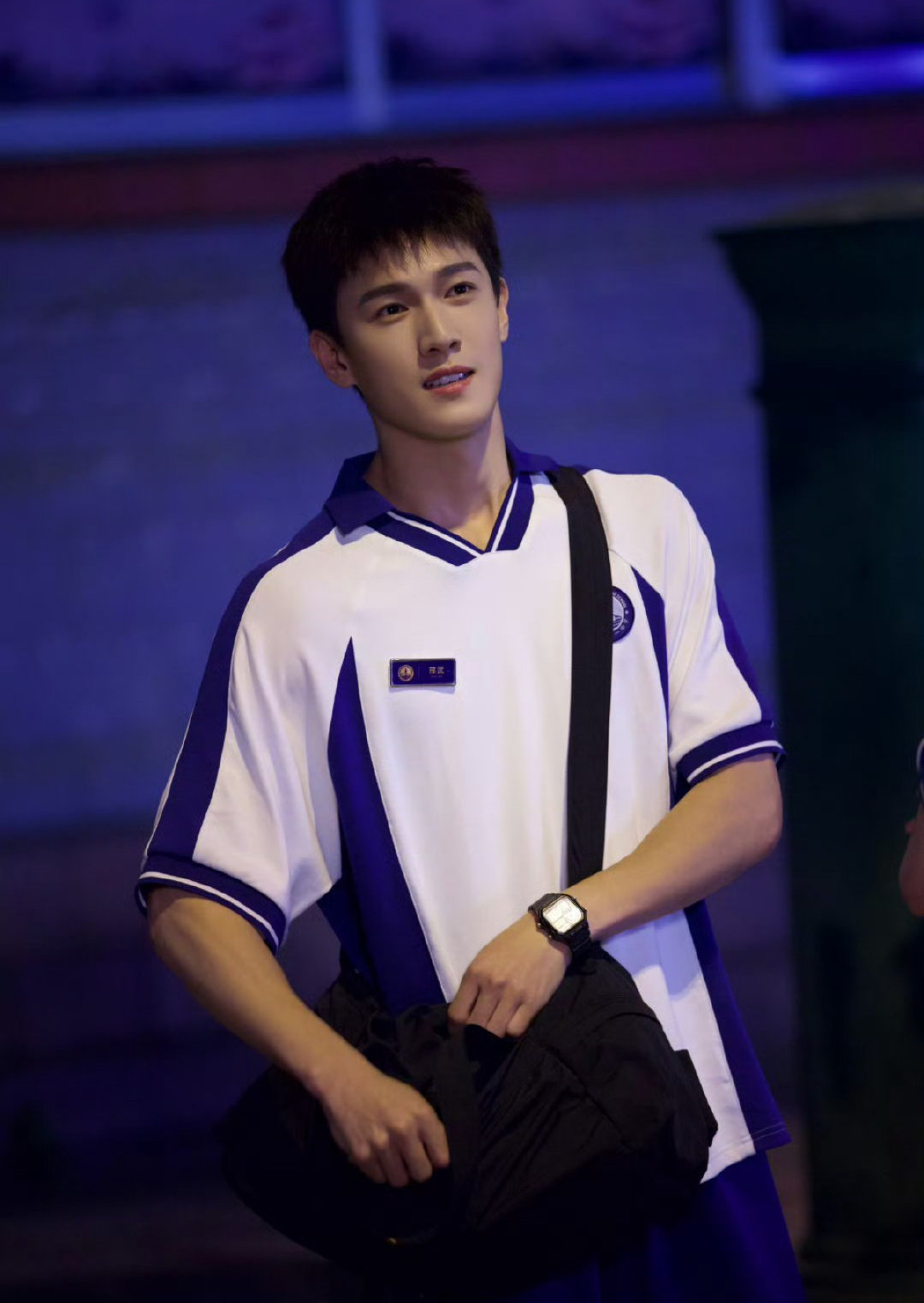 李昀锐邢武校服下手臂这个青筋李昀锐纯爱成啥样了邢武的校服镜头细节满分，手臂青筋自