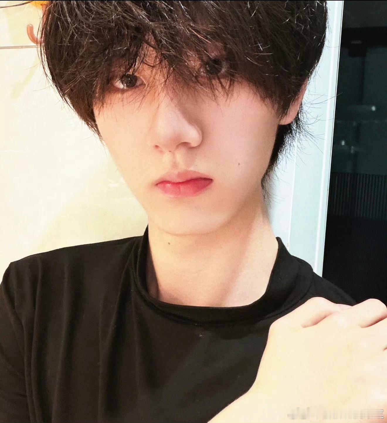 李煜东泡泡更新！苏感好重哦～黑t就很帅了！[抱一抱]李煜东 ​​​