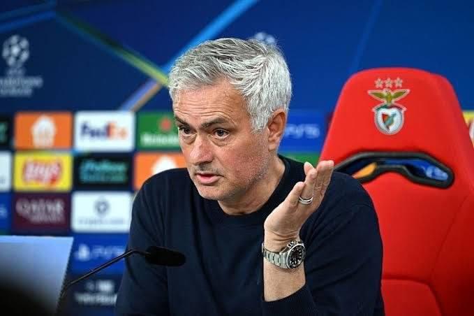 本菲卡2-1战胜葡萄牙体育，积分也超过葡萄牙体育来到了第二名，而穆里尼奥执教本菲