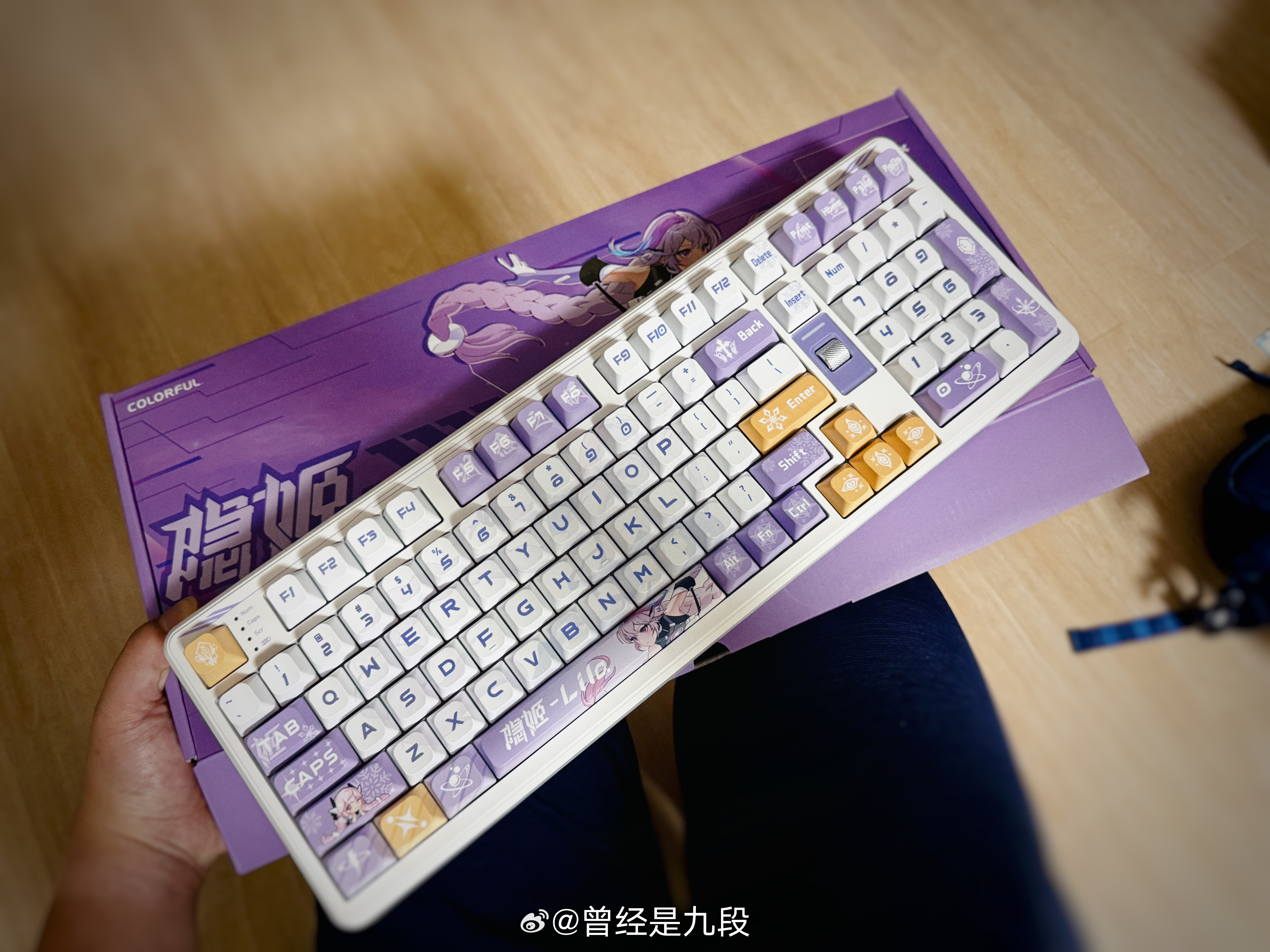 虽然我不太懂，但是闺女说她喜欢[doge]闲来无事开开箱[超话]键盘 ​​​