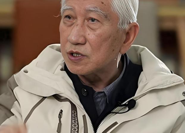 国人该清醒了！他质问道：“无人机、无人驾驶、无人商店、无人酒店、无人银行，人去哪