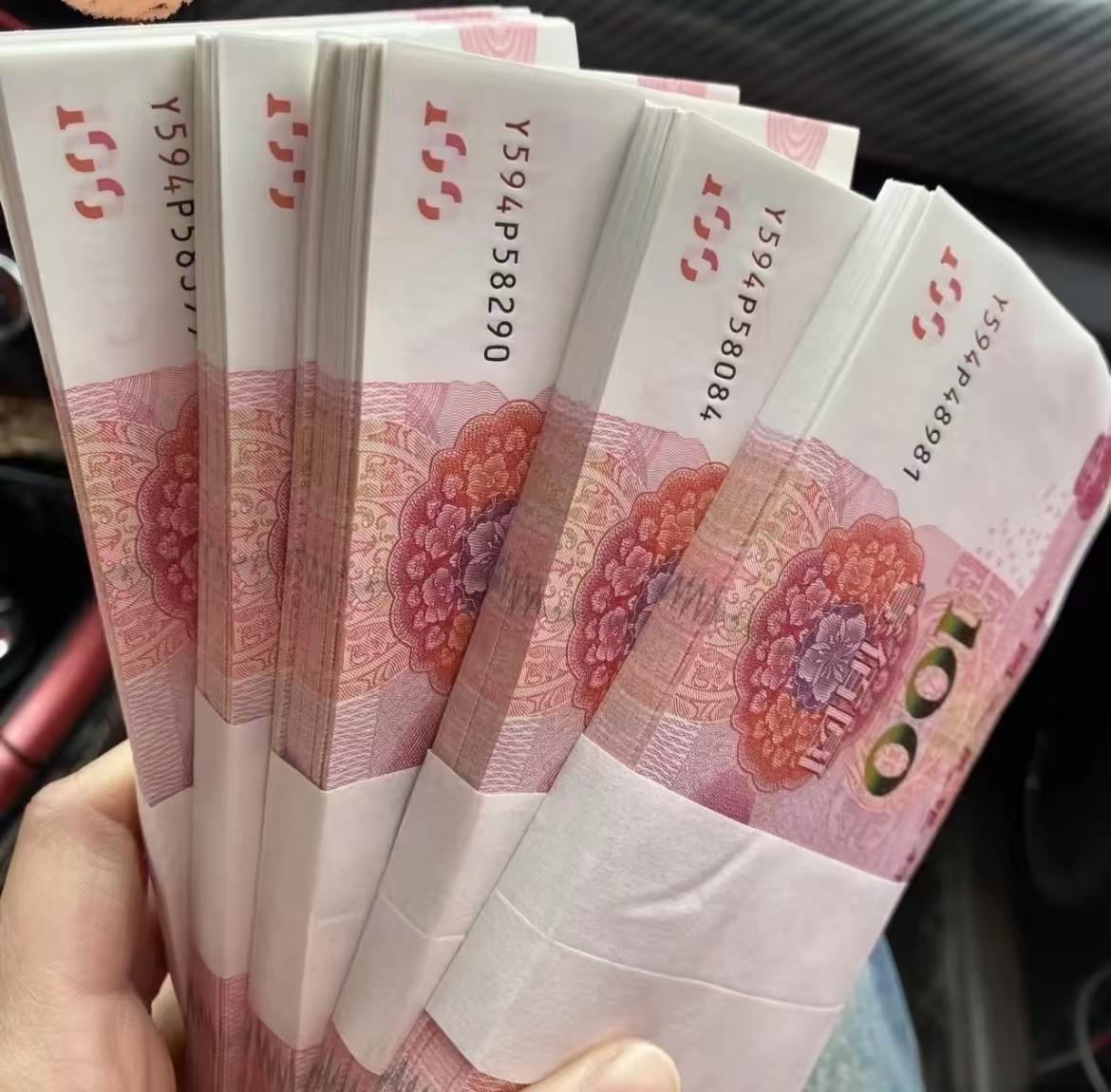 你见过贷款存钱的吗？
今天，小李说他贷款了5万元，然后转身就拿着这5万去银行存了