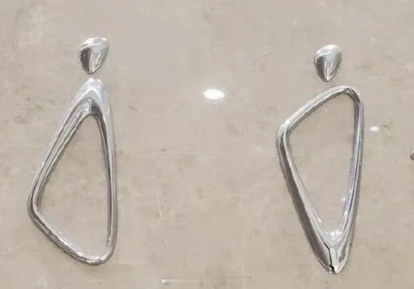 谁能管管现在的商场厕所 早就想吐槽...什么鬼东西，把男女图标都设计成什么样了看