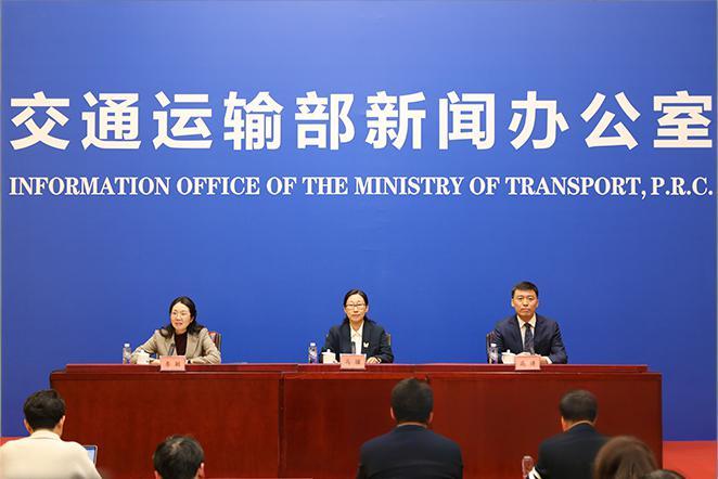 【春运期间新能源车出行量将达3.8亿辆】1月30日，在交通运输部2026年首次例