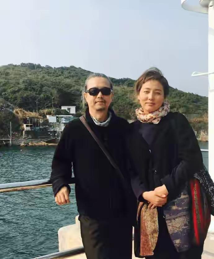 《粉红女郎》“男人婆”张延宣布离婚 与丈夫被传价值观存在差异
 
消息一出，无数