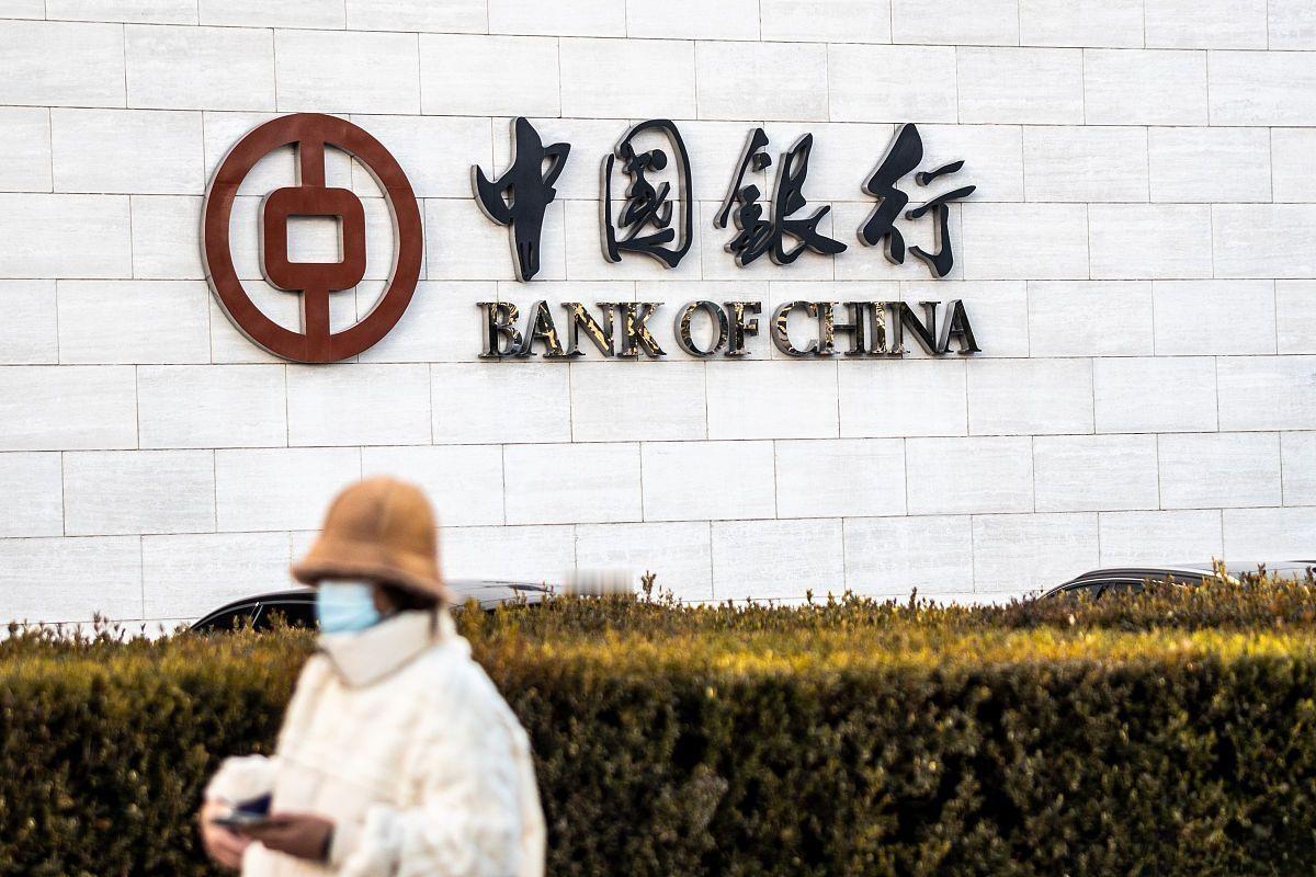 广州湛江一六旬大妈为"网恋租客"取112万现金，民警踹门拦下：那是杀猪盘！

湛