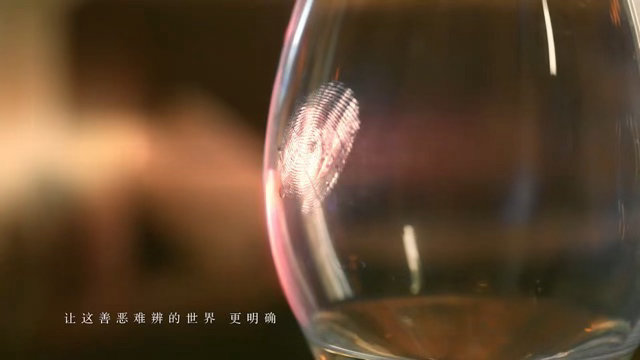 周杰伦西西里MV别人斥重金只为MV里一秒镜头，而周杰伦直接把自用手机带进画面。行