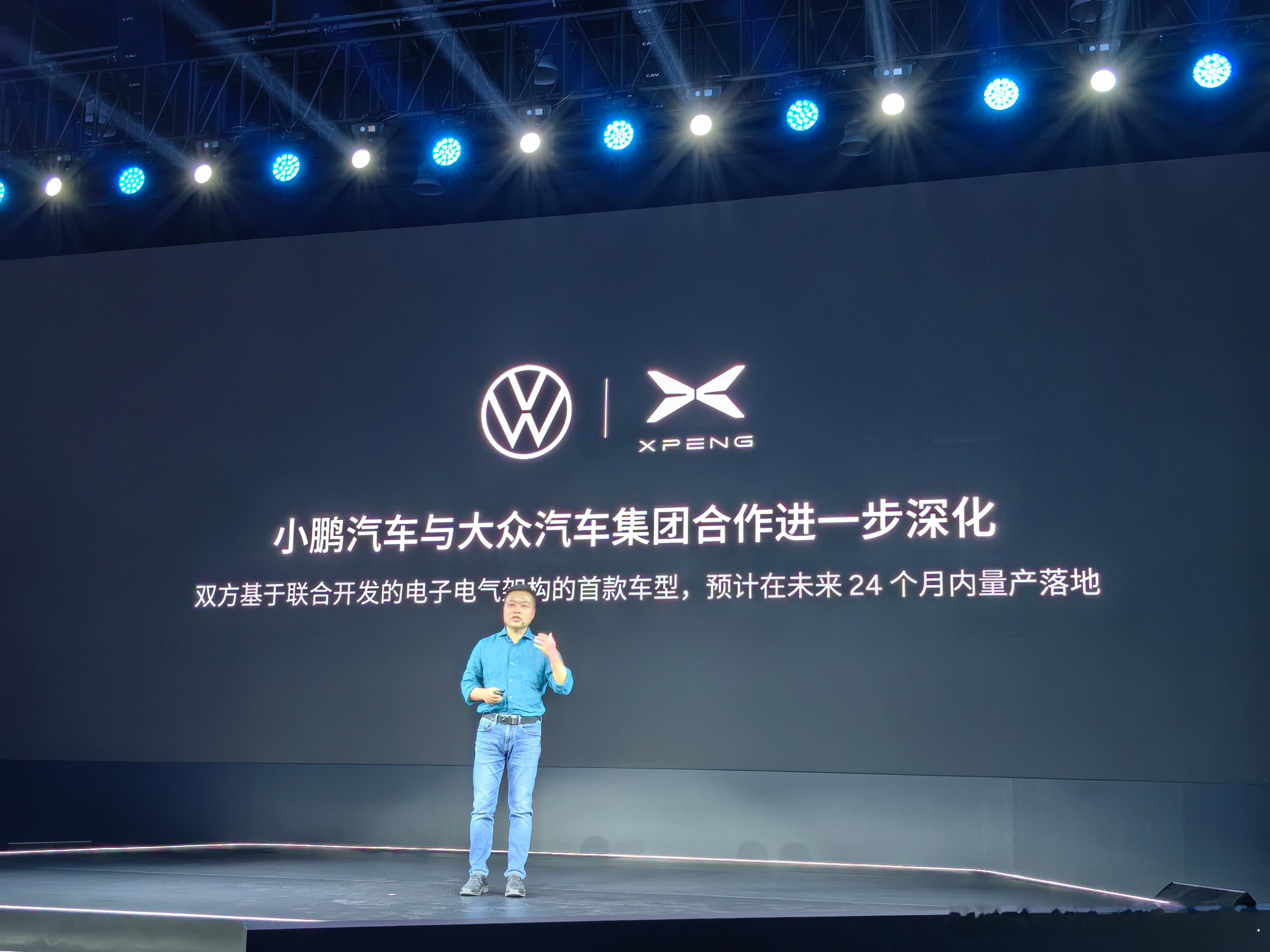 何小鹏说：“跟大众合作，学会了如何在全球化视角下严谨造车。”严谨二字，意味深长。