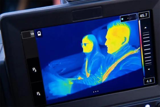 很多人觉得奔驰的安全带加热是没用的鸡肋配置，其实真不是，它不仅舒服还很实用。这个