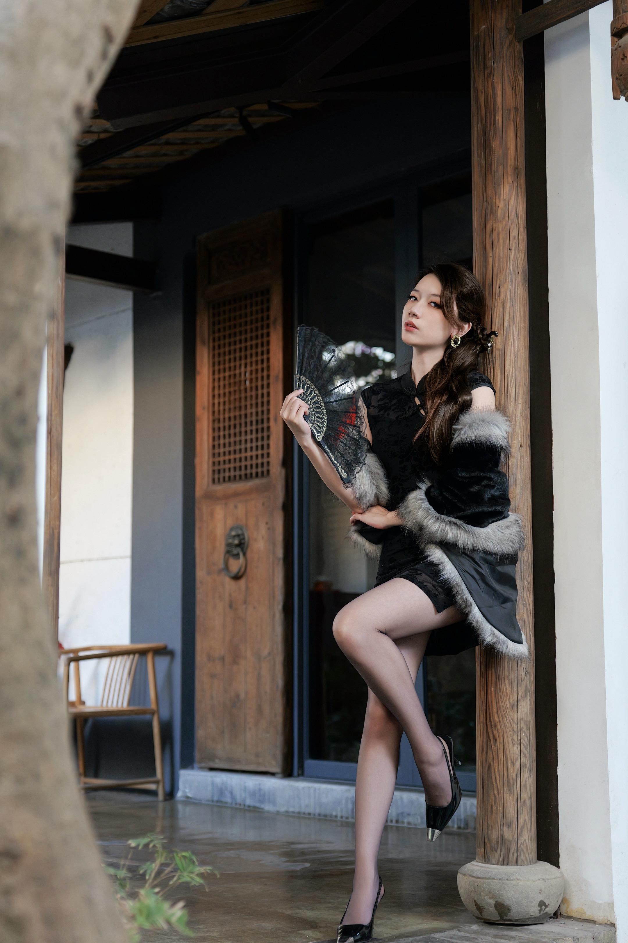 别看了 这是老爷刚纳的姨太太 傲气的很