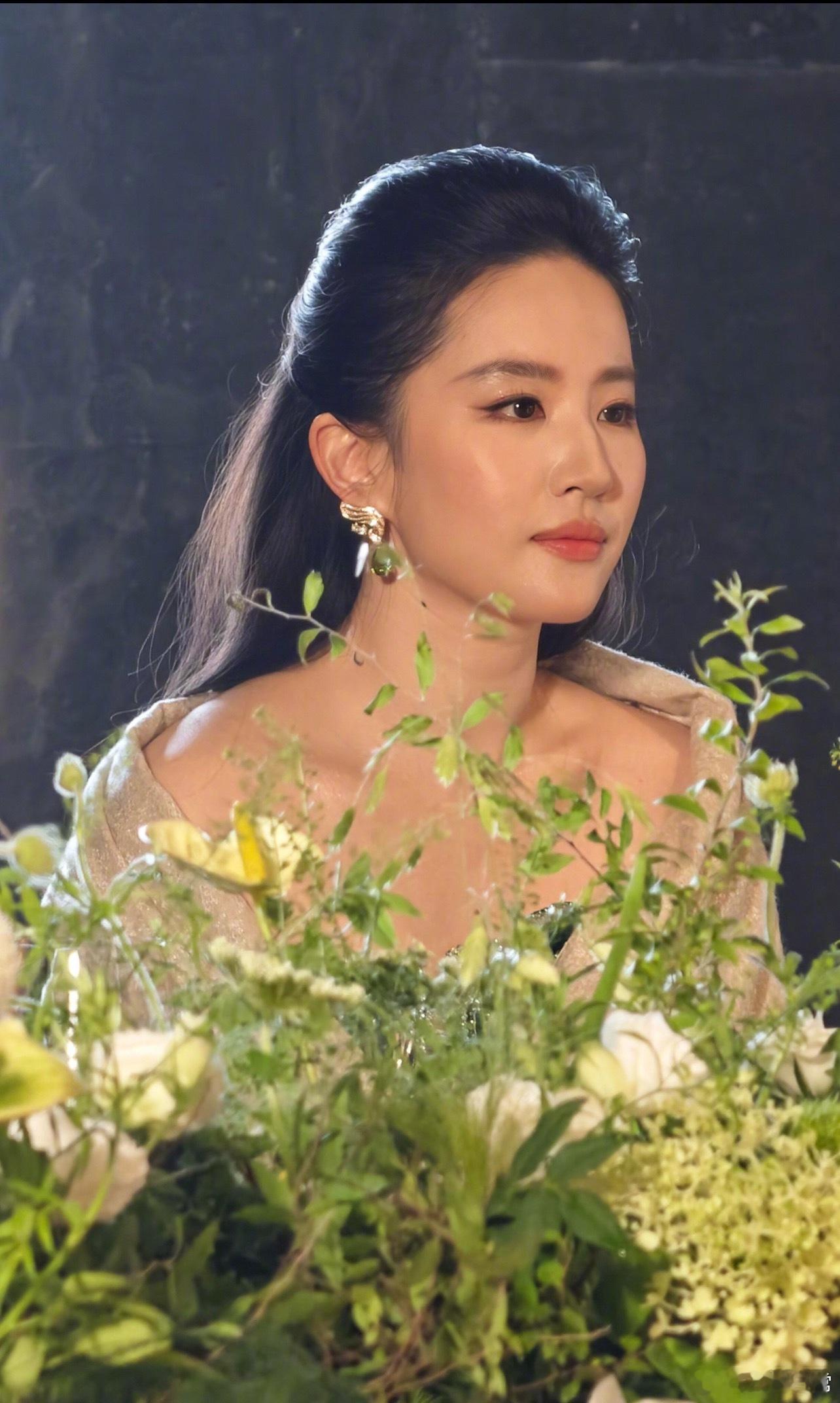 刘亦菲、刘诗诗85花今日活动生图刘亦菲冰晶玫瑰刘诗诗水墨风高定