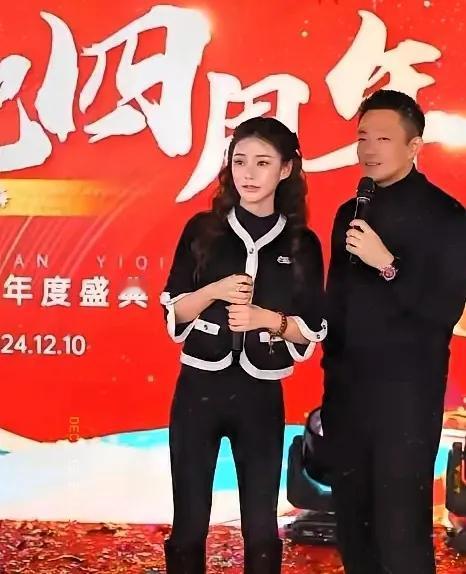 有网友说汪憨憨的前妻得罪了全世界的男人！大家都在为汪憨憨加油，因为他对咱们国家的