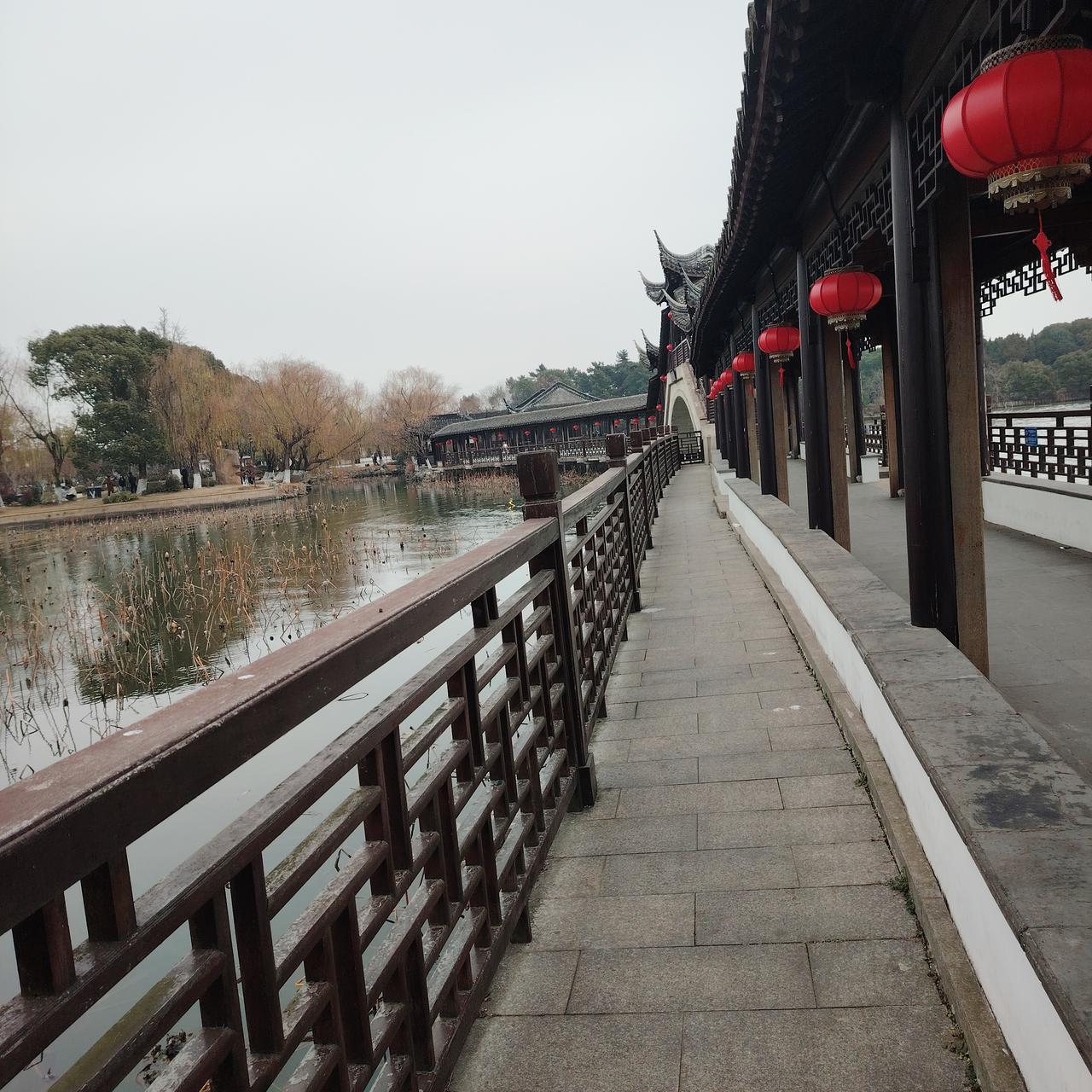 告诉大家一个日历里的小奥秘：2025年的除夕，是腊月二十九，没有“大年三十”。