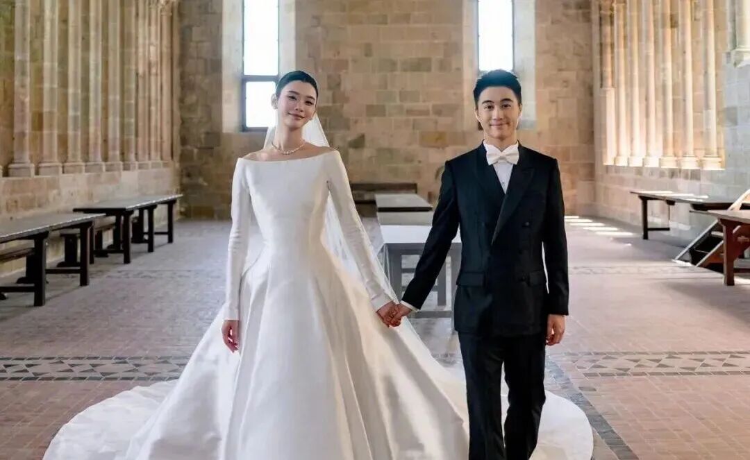 领证七年才补办婚礼，奚梦瑶的婚恋观通透又治愈。比起盛大仪式，她更看重实实在在的朝