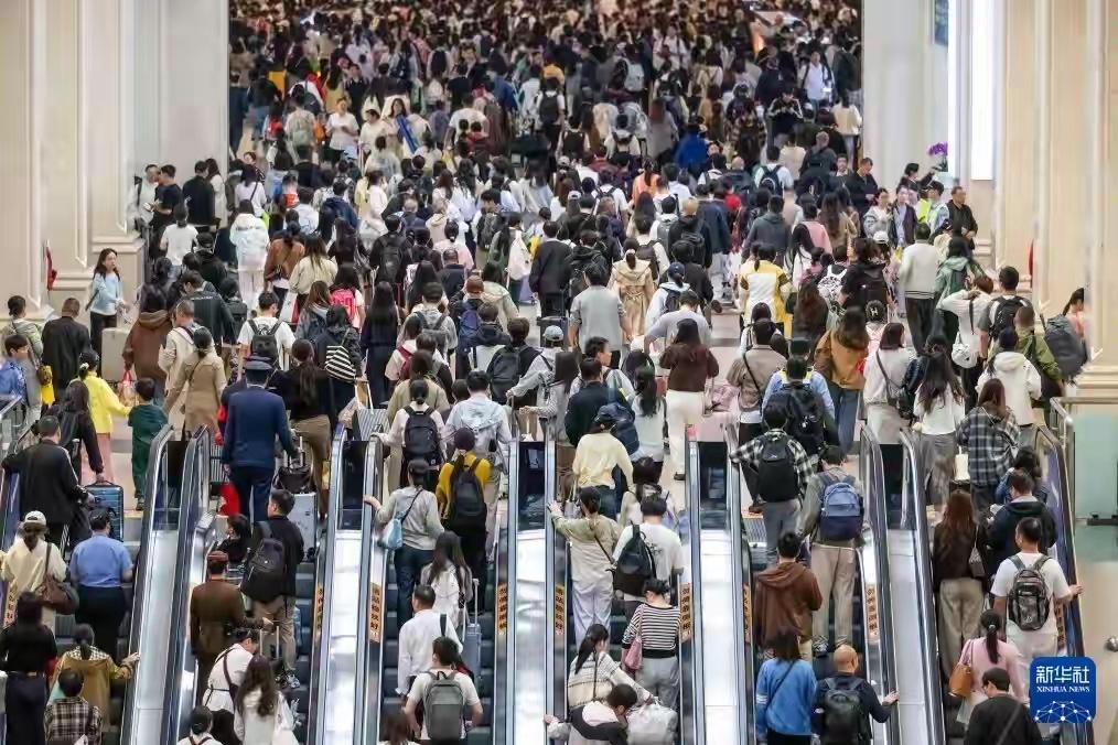 这个假期，“跳城游”火了？

早上在淄博撸串，下午到青岛看日落；有人经停兰州十几