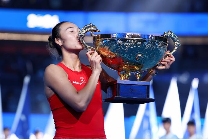 中国网球大捷！2-0夺冠，郑钦文夺中国人第一冠，小威、库兹、沃兹曾2次夺冠！
