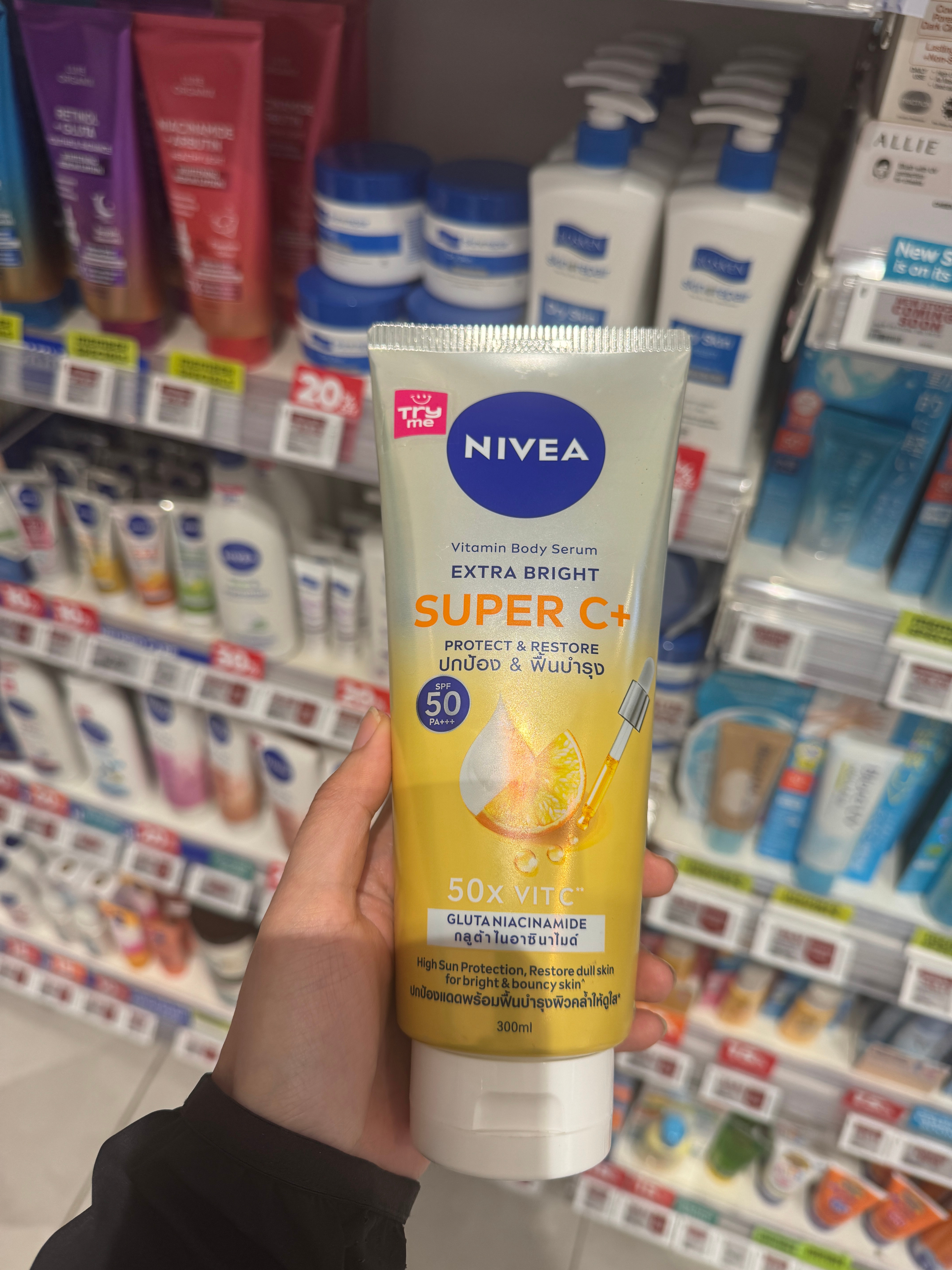 防晒霜用完了来买防晒，被一个本地的华人大哥疯狂推荐，我从来没见过这么大桶的防晒霜