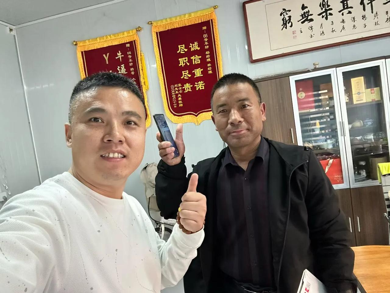 给东营老哥淘的17年速派，交车[玫瑰]

这个哥是同事送他来提车的，其中红色衣服