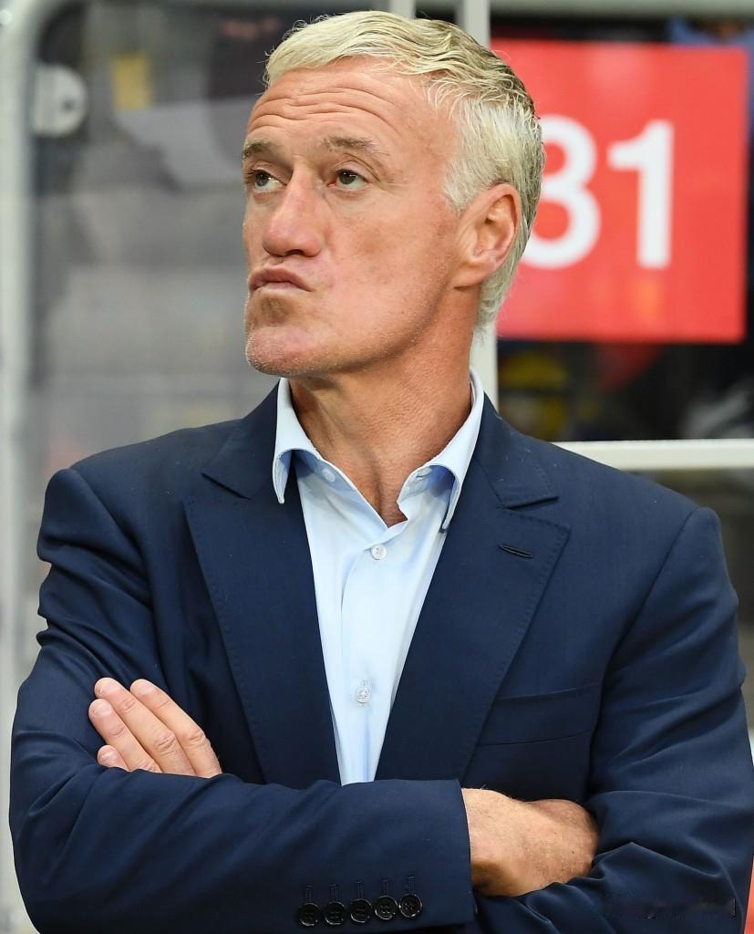 一场4-1的大胜，让德尚亲手改写世界杯主帅尘封近半个世纪的历史纪录。法国队小组赛