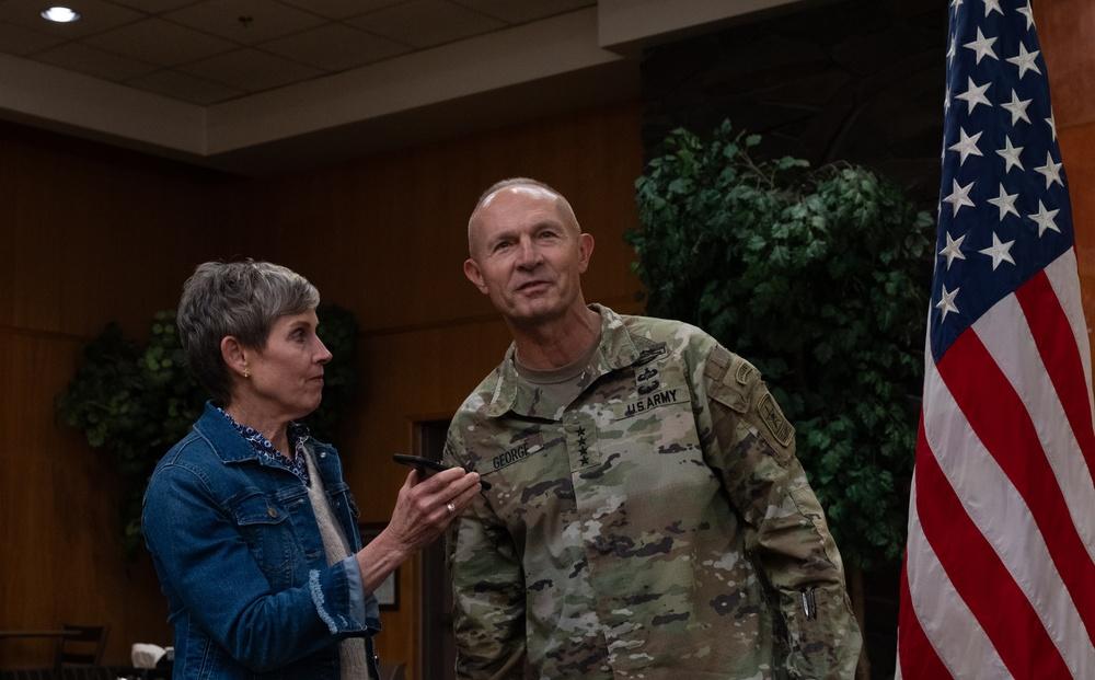 太乱了！FBI局长爆料：特朗普团队天天有人辞职，堪比水门时代
 
据4月3日最新