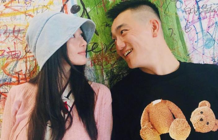 张馨予越来越美了，一看就是过得很幸福，被爱情滋润的。
 
幸福这东西，真的是看对