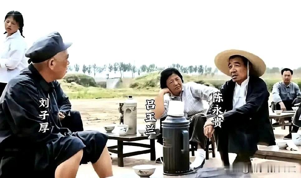 历史时光
1975年，陈永贵副总理和河北省省委书记刘子厚、河北省省委副书记吕玉兰