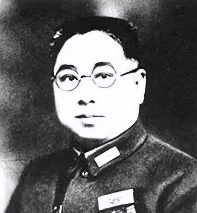张辉瓒被俘后跪地求饶：“润之，我有钱！我老婆能拿枪拿药拿一切来换我的命！”毛主席