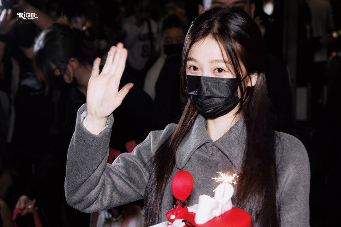 泰国粉丝为虞书欣庆生虞书欣在泰国过生日泰国粉丝提前为虞书欣庆祝生日，小石榴们的爱