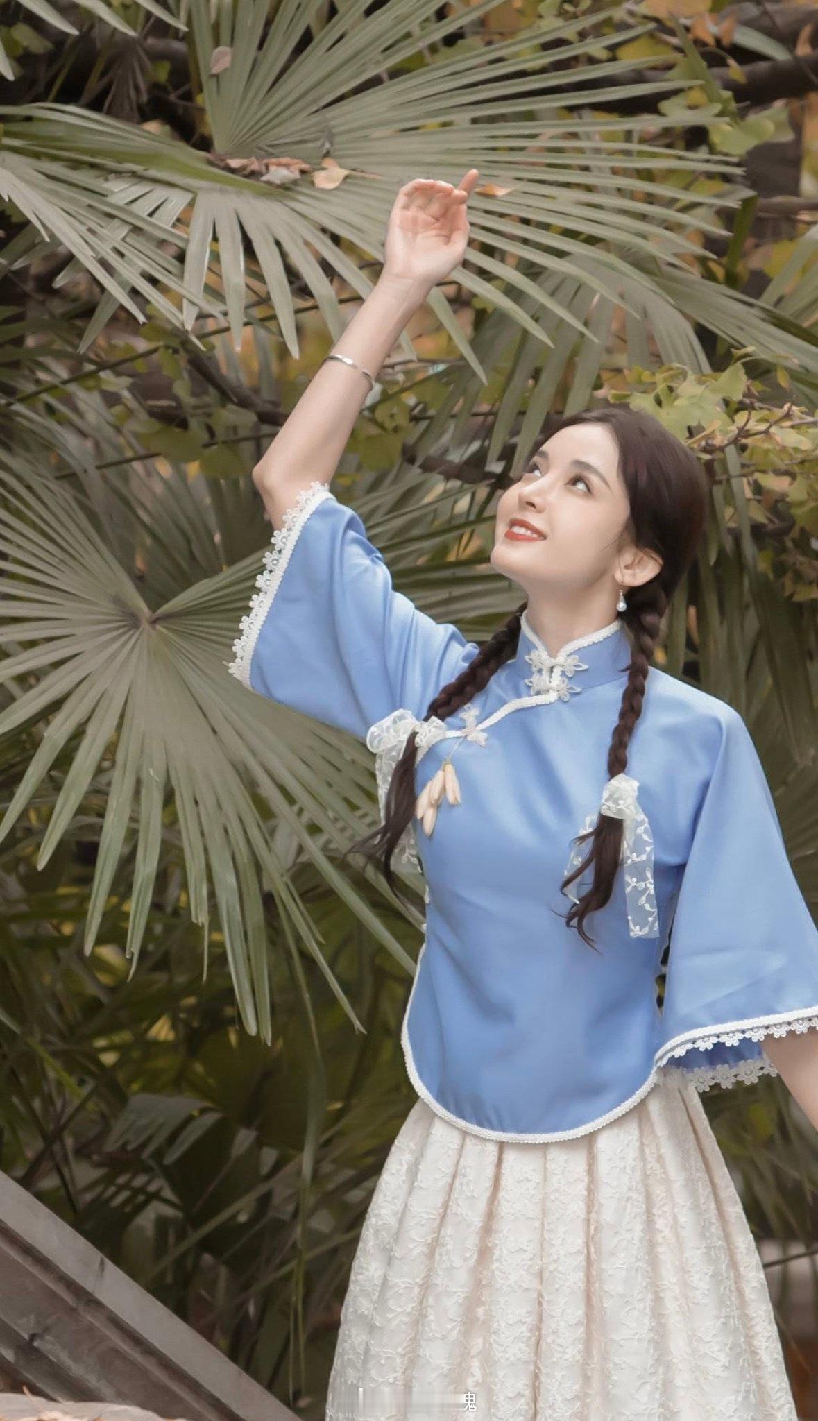 好明媚的女学生袁春晖，娜扎多多演民国剧吧！醒来速来